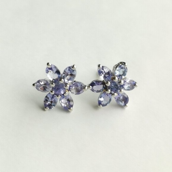 Tanzanite flower stud earrings in Sterling Silver - Picture 1 of 8